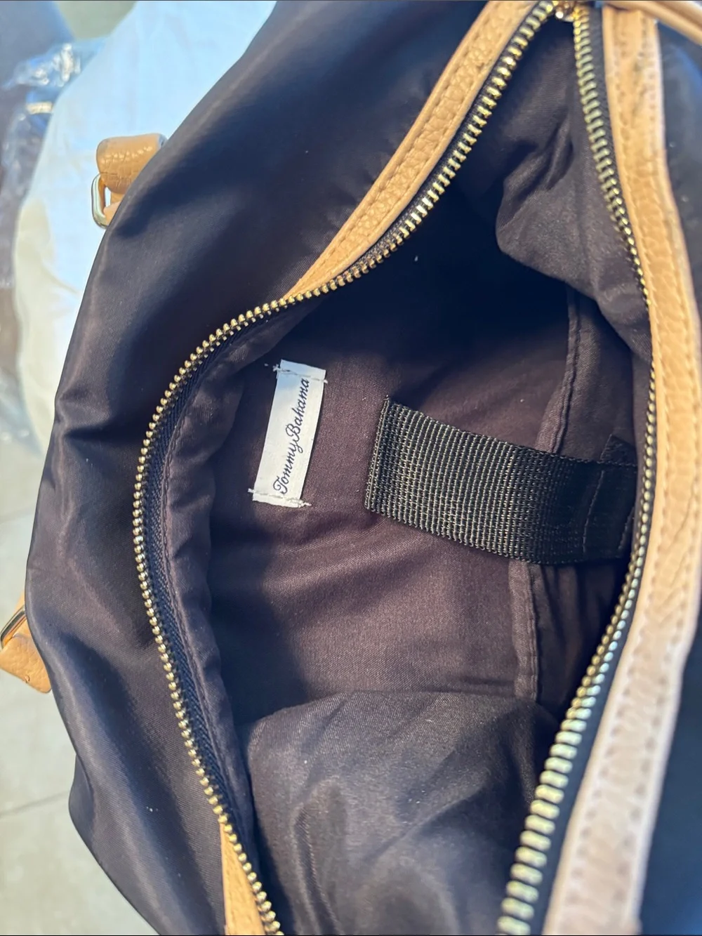 Tommy Bahama compact tommy
