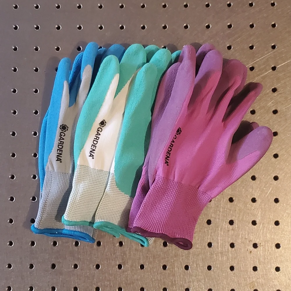 New Garden Gloves w Latex grip 3 pair