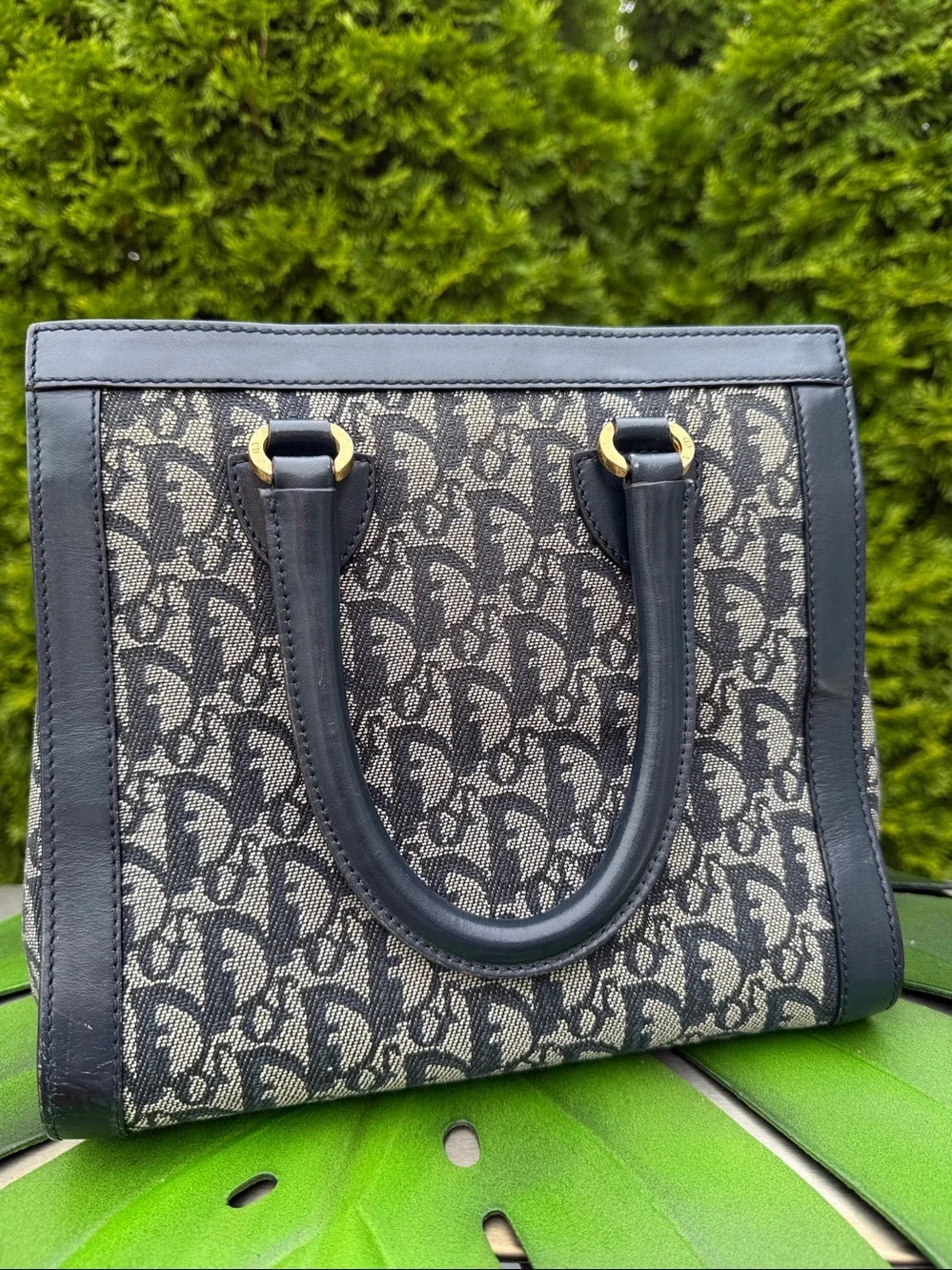 Dior light scratching
