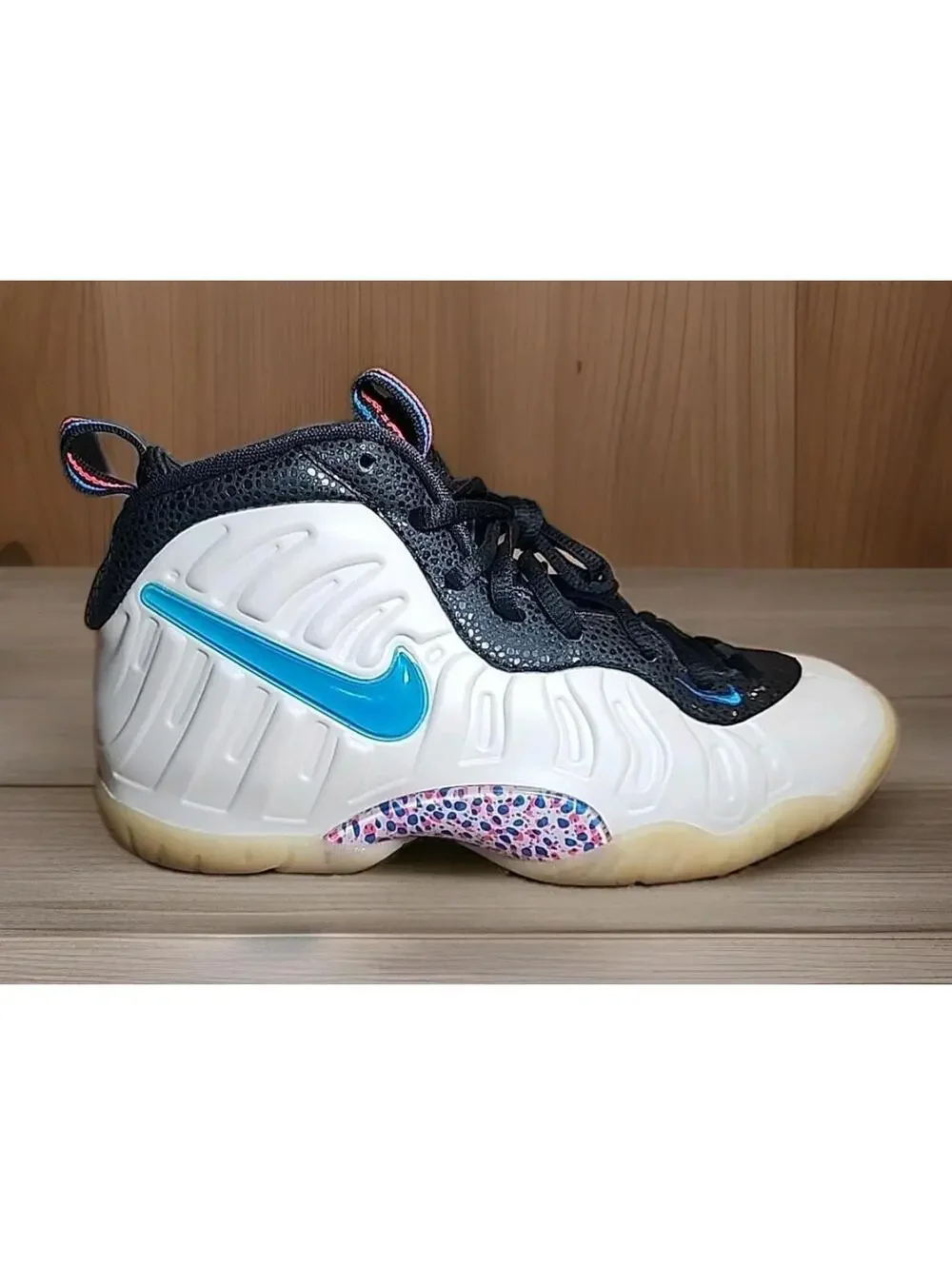 Size 5 (GS) - Nike Little Posite Pro Mid 3D