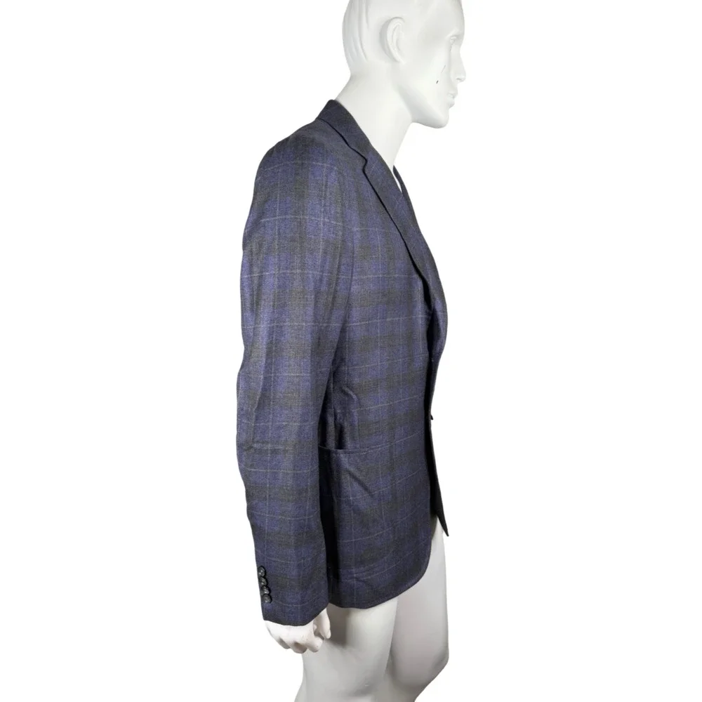 Isaia blue buttonhole