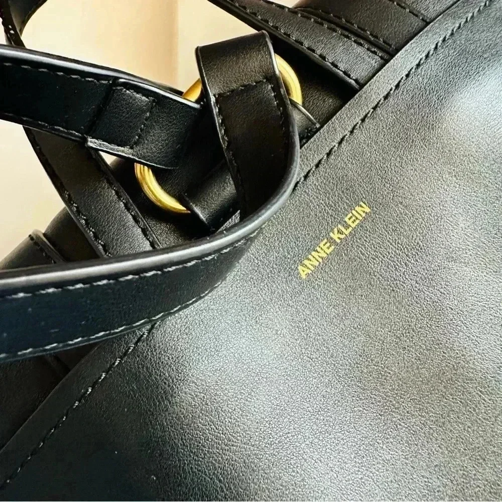 Anne Klein nwot pet