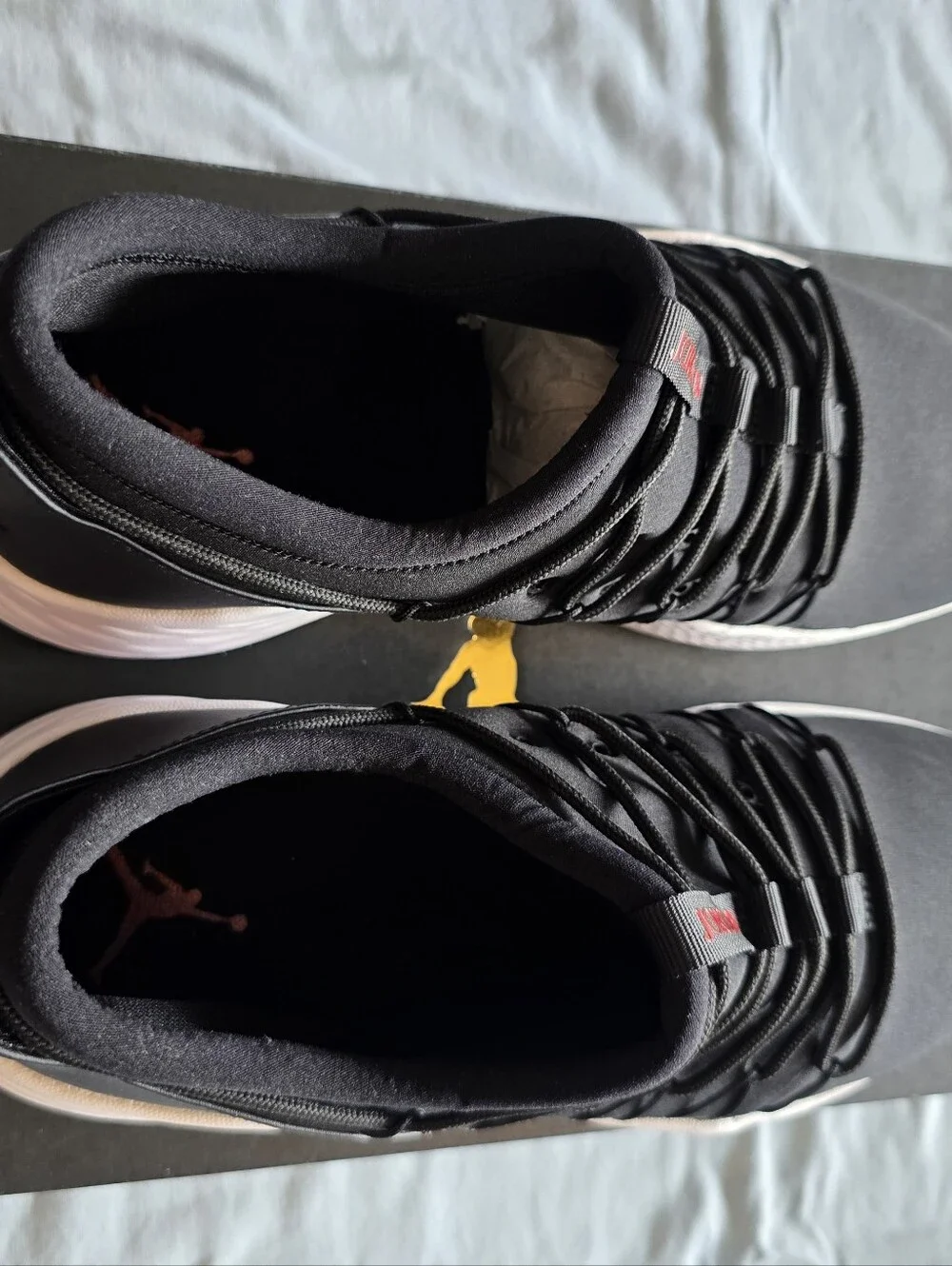Nike sleek black