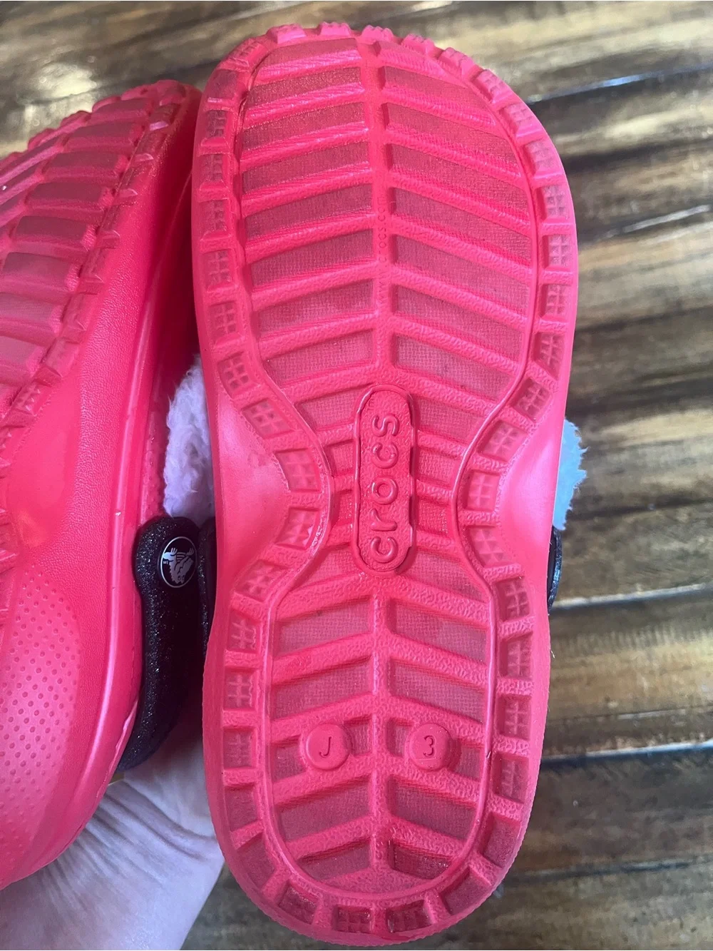 CROCS cozy red