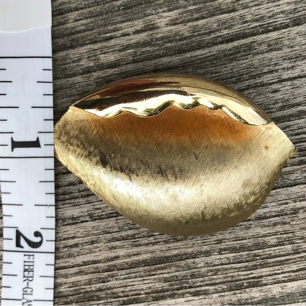 Trifari crown measurement brooch