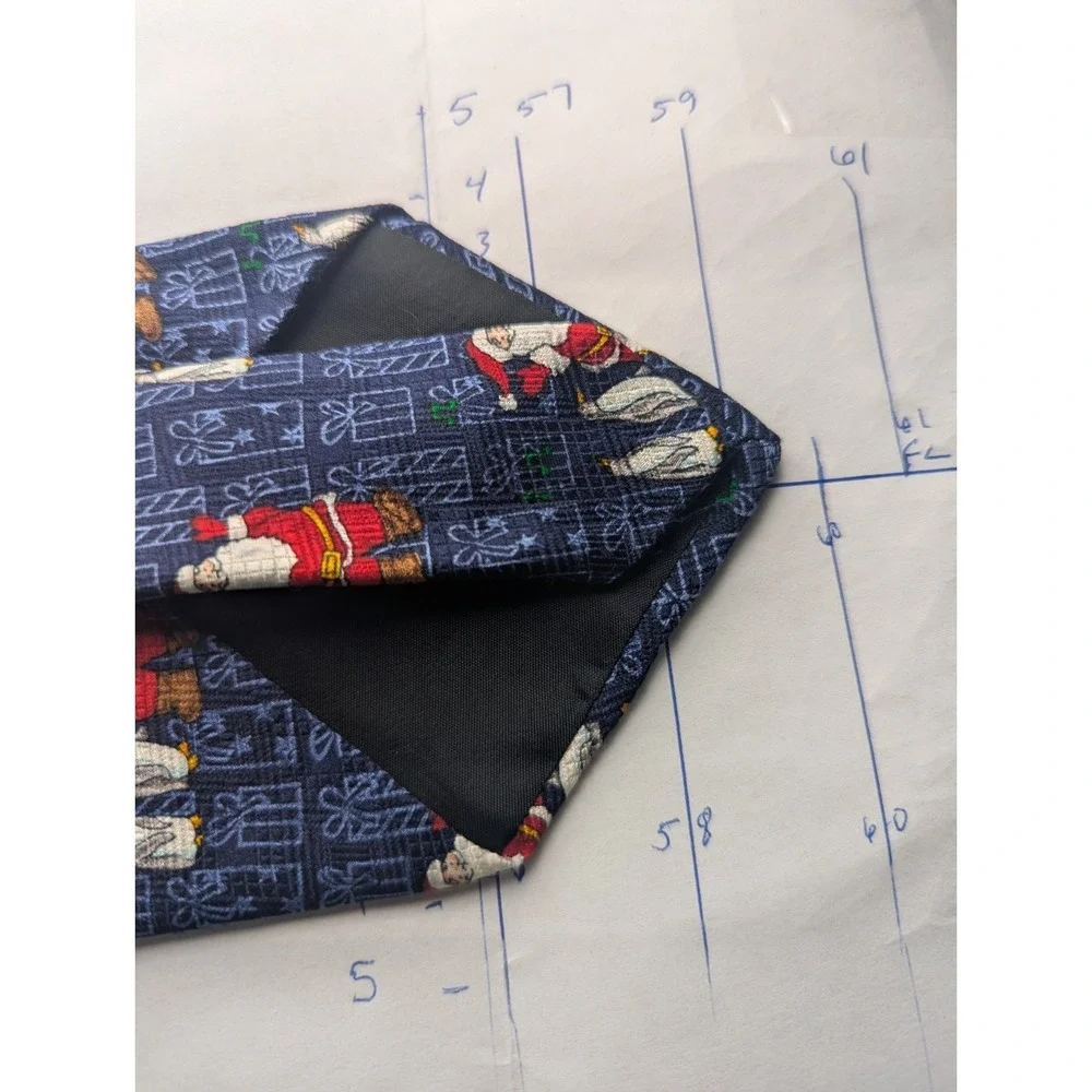 St Nicks Shop Men's 100% Silk Tie Necktie Christmas Santa Claus Penguins Party