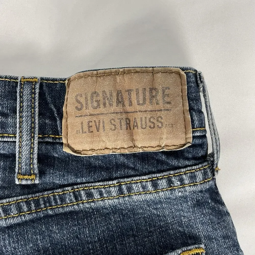 Levis excellent see