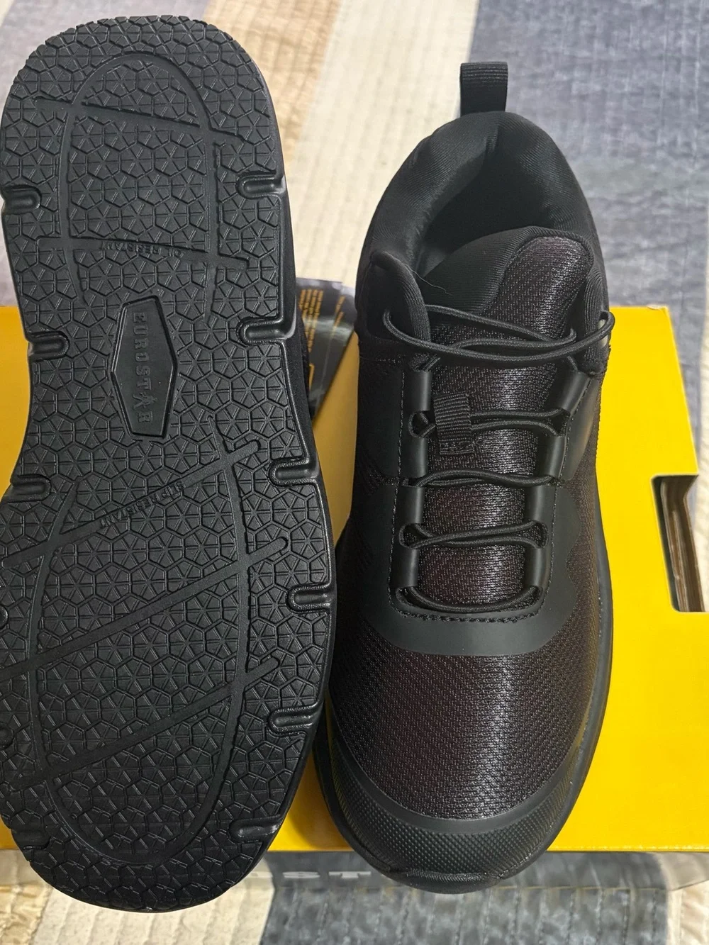 Men's Black Athletic Sneakers with Streamlined Design