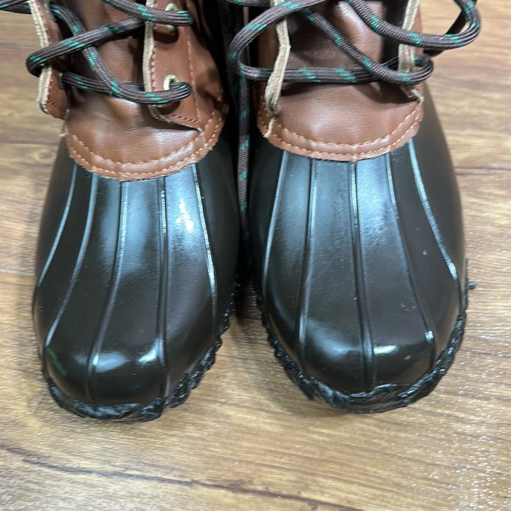 American Living left minor details