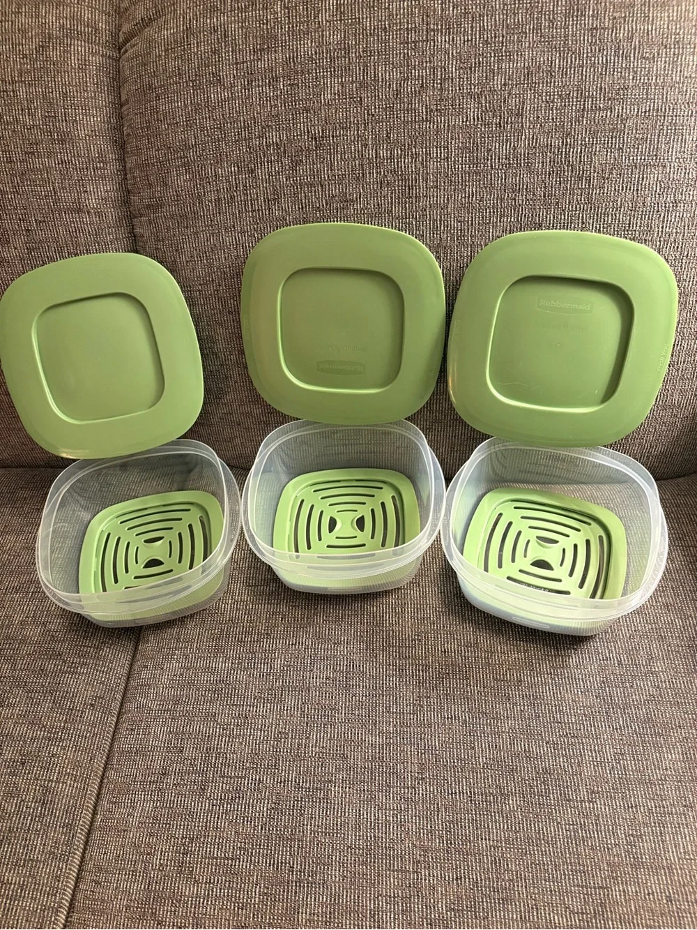 Pre-Owned Rubbermaid Produce Saver Food Storage Containers Set of 3