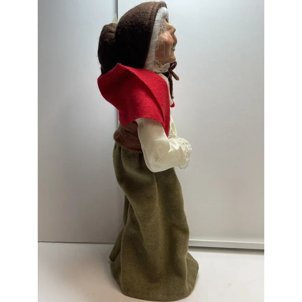 Vintage Byers Choice 1998 Grandma Grandparent Signed Caroler Holiday Doll