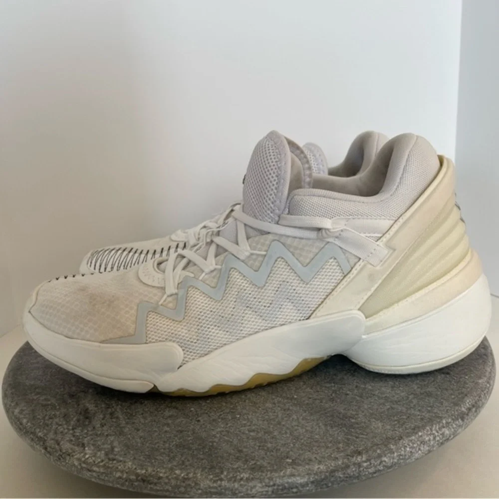 💛 Adidas D.O.N. Issue #2 White Gold Metallic Sneakers