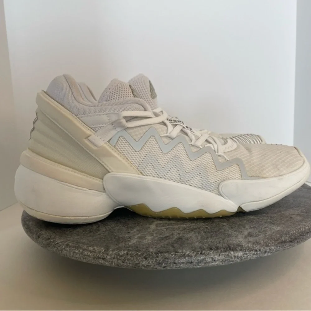 💛 Adidas D.O.N. Issue #2 White Gold Metallic Sneakers