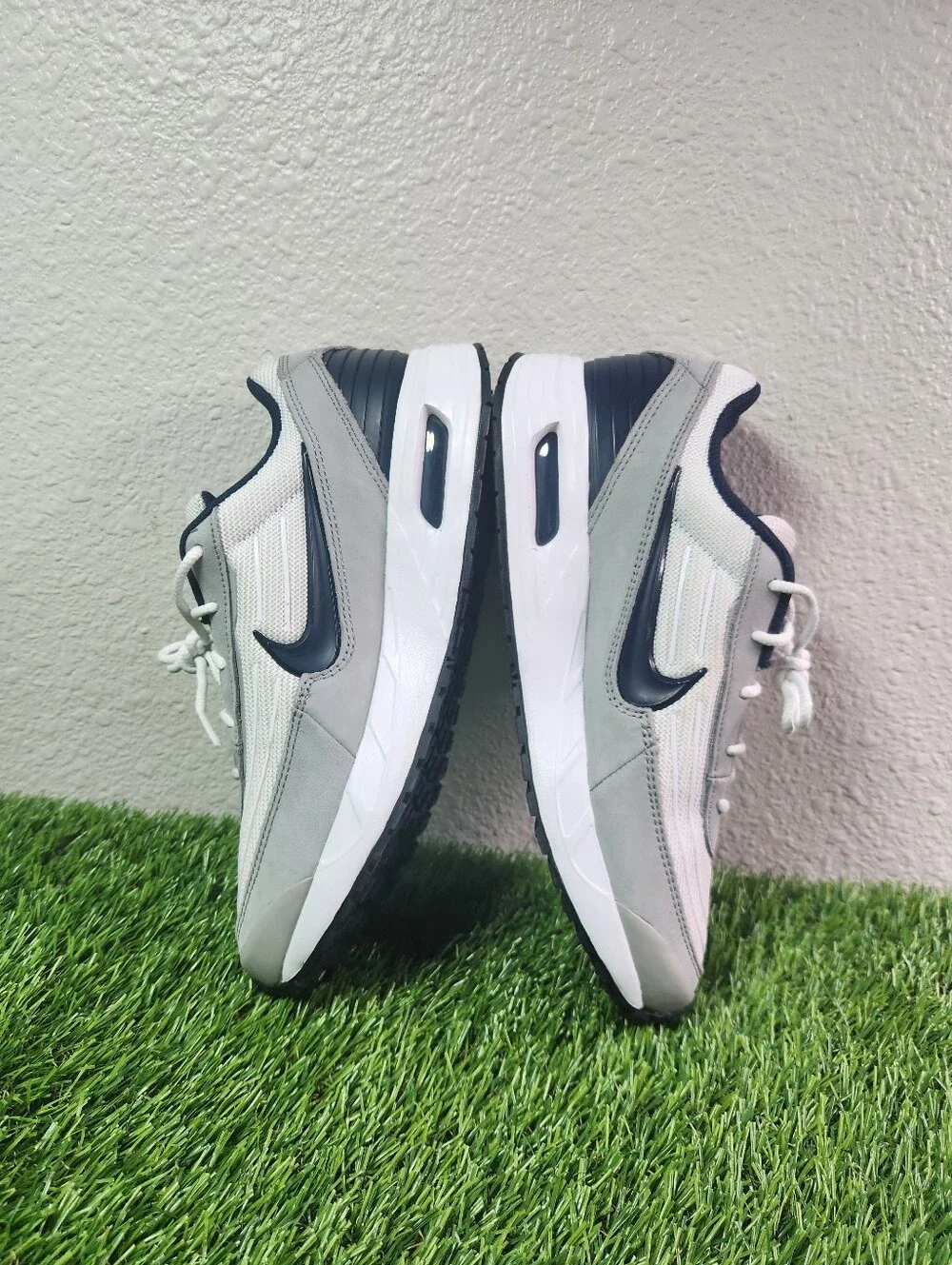 Nike University Michigan Air Max Verse Shoes Sz 7 M / 8.5 W New IB3222-100