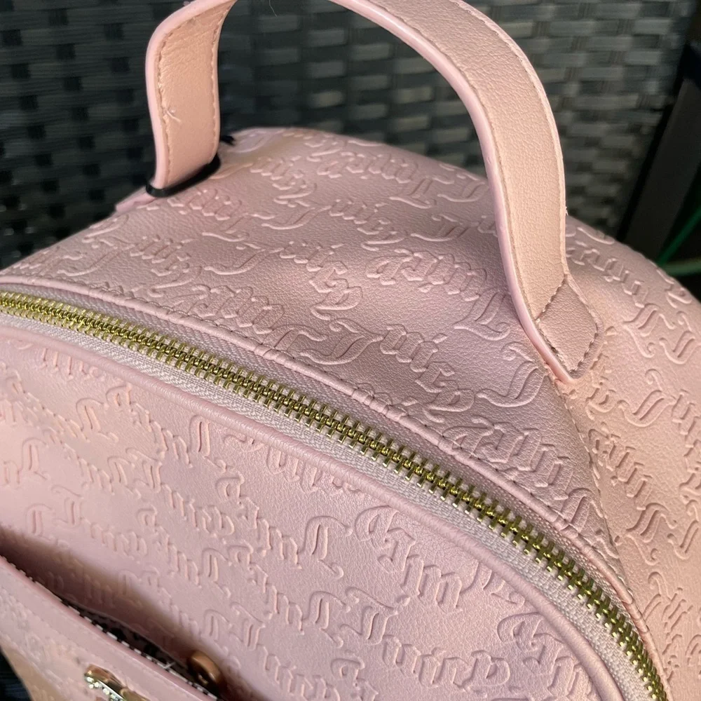 Juicy Couture elegant light
