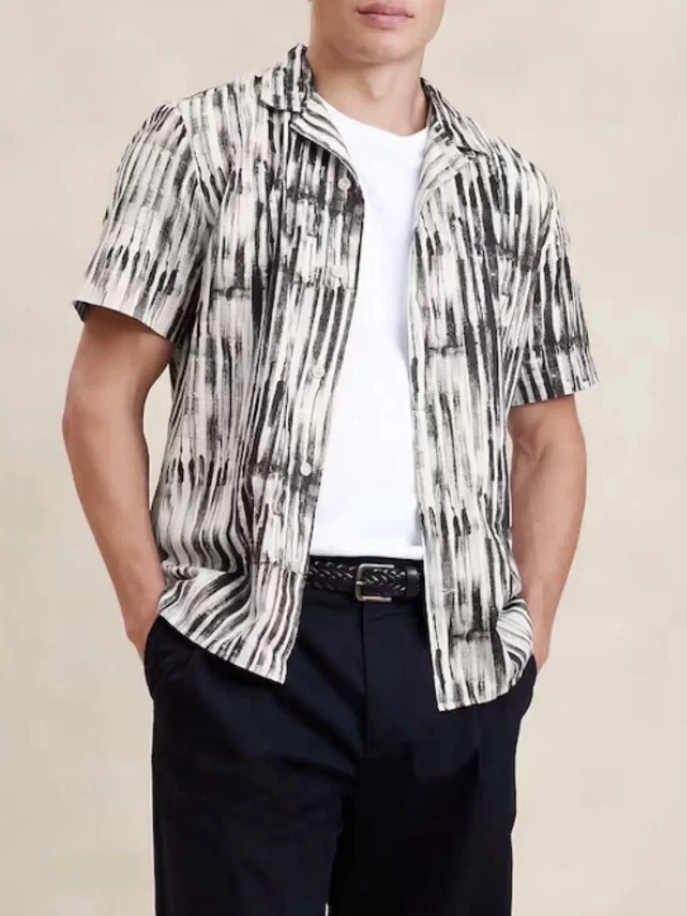 Banana Republic Black & White Short-Sleeve Button-Down Shirt Size M