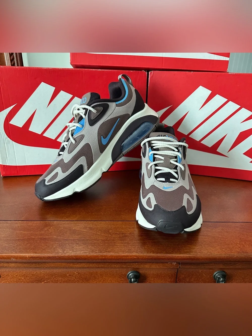 Nike swoosh up provide