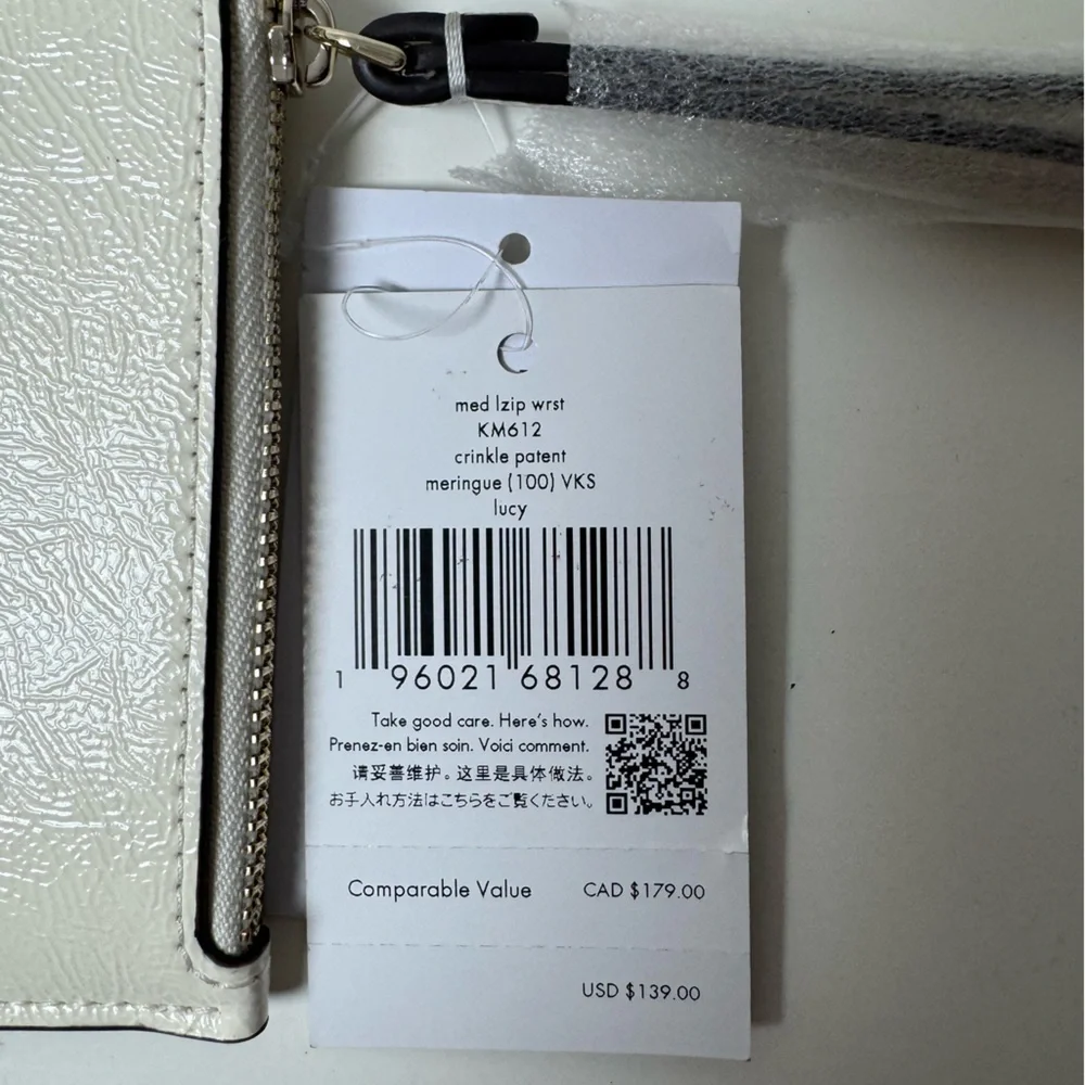 Kate spade Women’s Lucy Crinkle Patent Medium L-Zip Wristlet Meringue