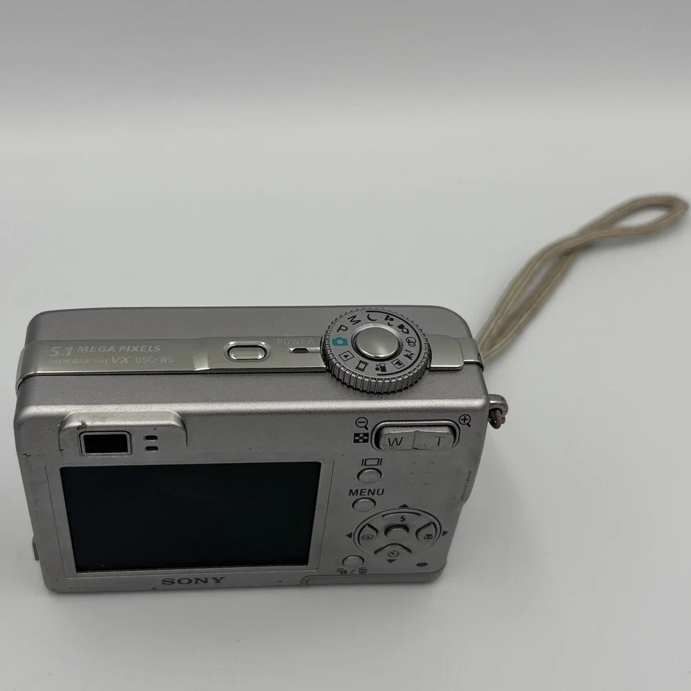 Sony DSC-W5 Cyber-shot 5.1MP 3x Optical Zoom Digital Camera W/ Case Works NO SD