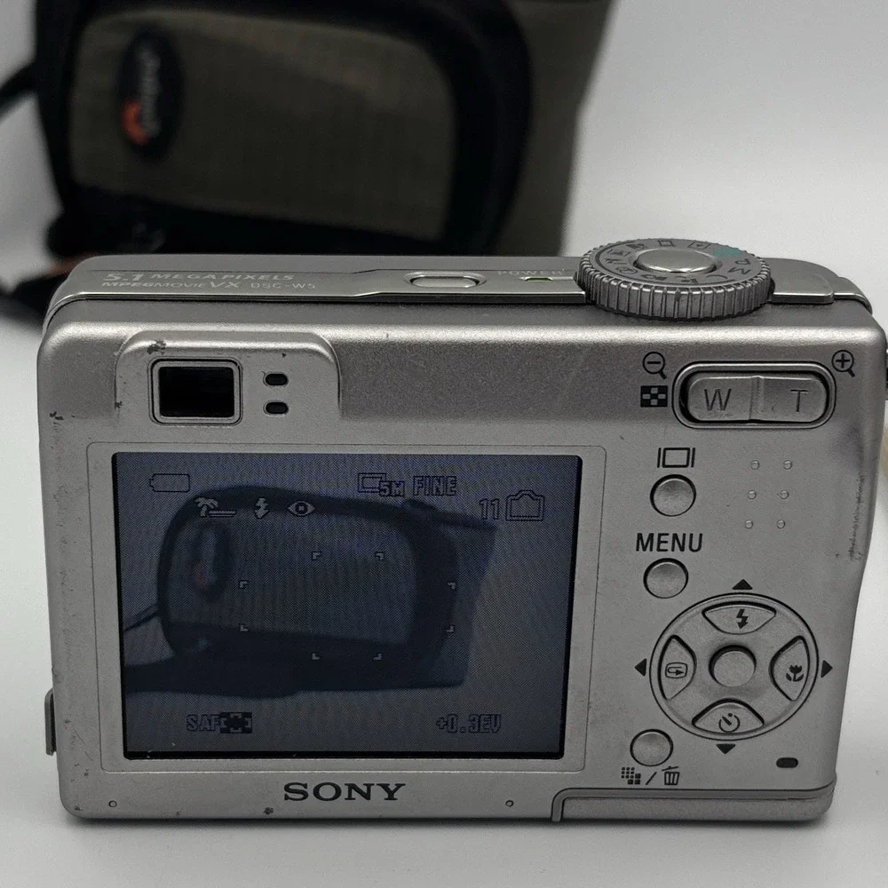 Sony DSC-W5 Cyber-shot 5.1MP 3x Optical Zoom Digital Camera W/ Case Works NO SD