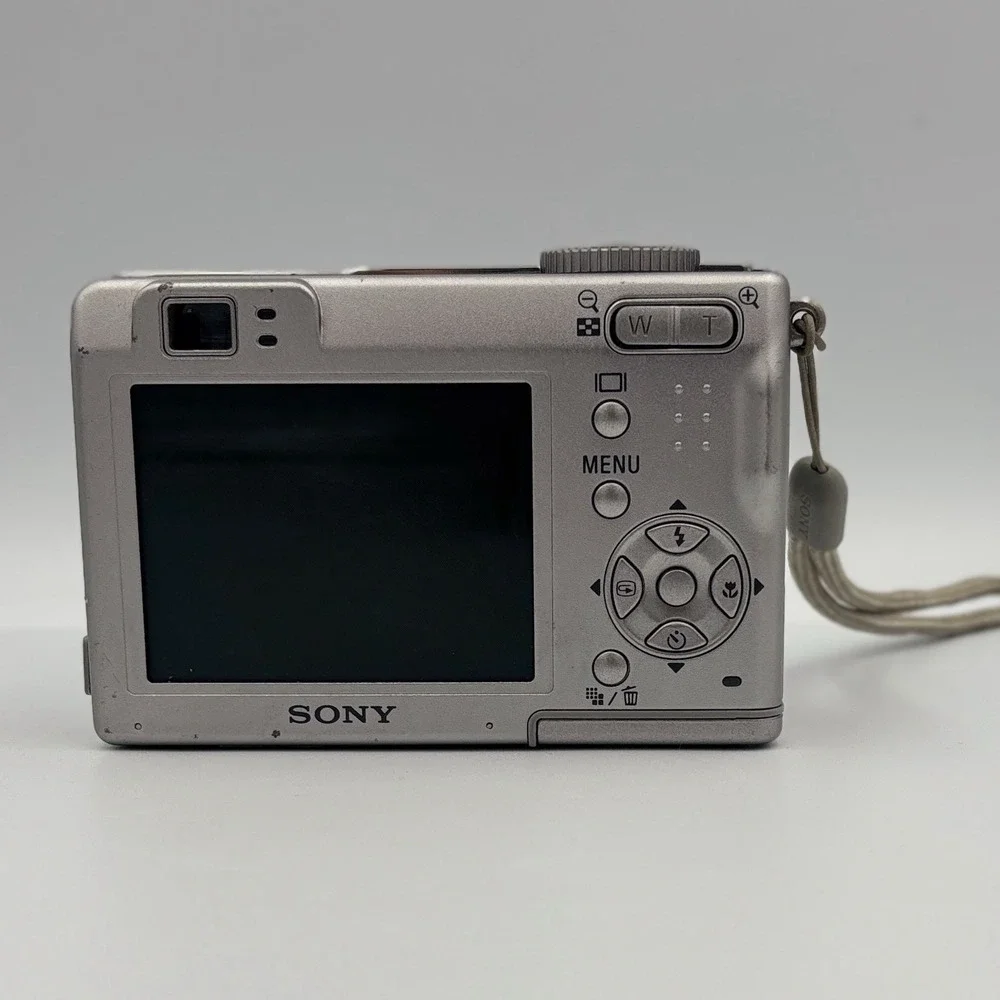 Sony DSC-W5 Cyber-shot 5.1MP 3x Optical Zoom Digital Camera W/ Case Works NO SD