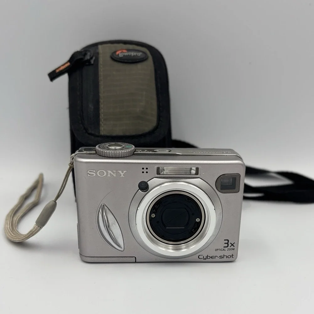 Sony DSC-W5 Cyber-shot 5.1MP 3x Optical Zoom Digital Camera W/ Case Works NO SD