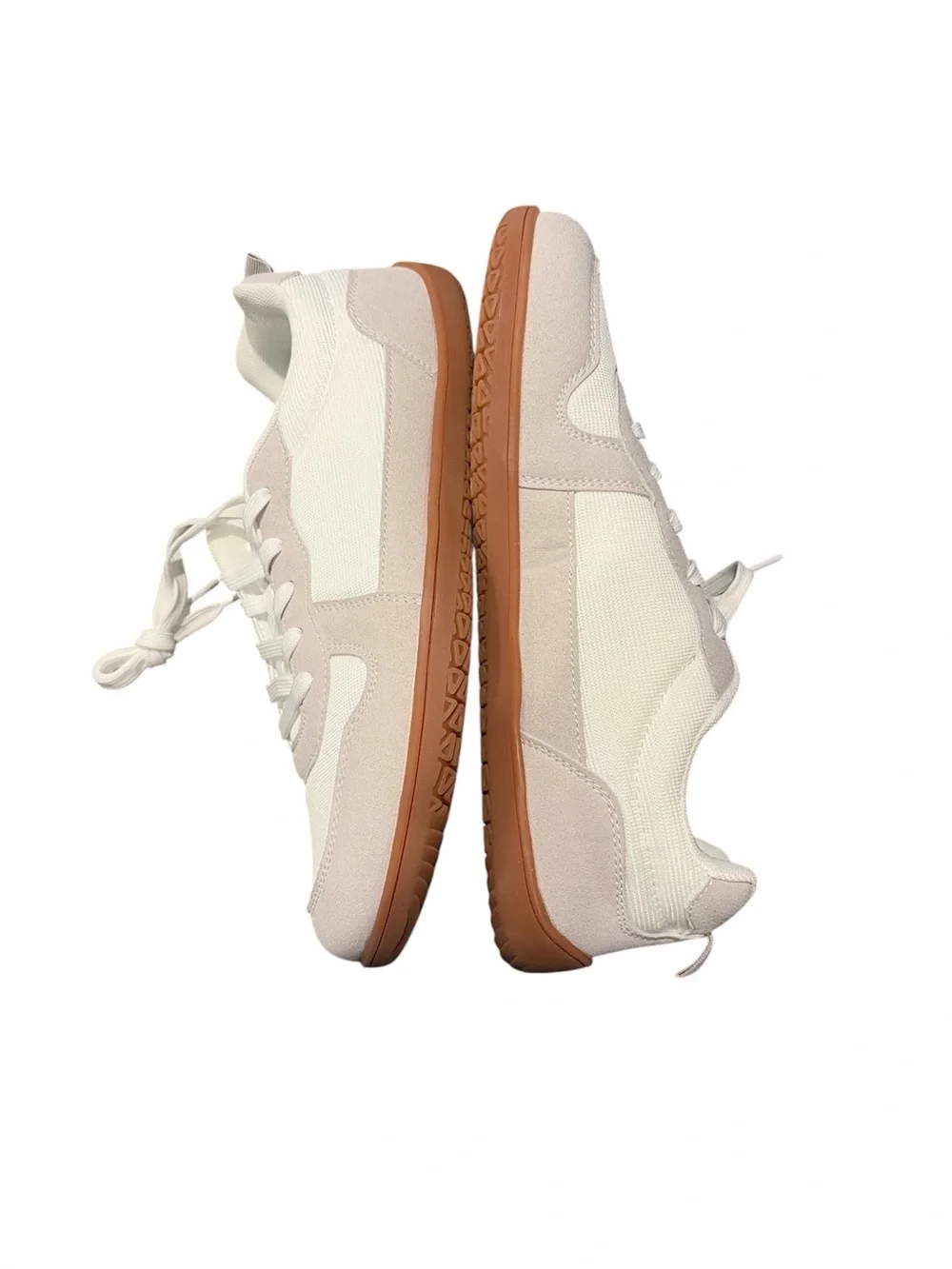 HSQ sneakers barefoot