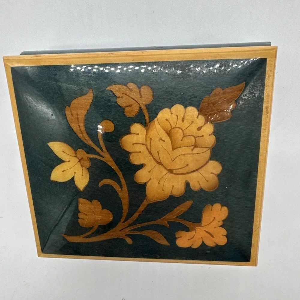 Beautiful Inlaid Wooden Small Jewelry Keep Box Sorrento Italy Velvet Inside