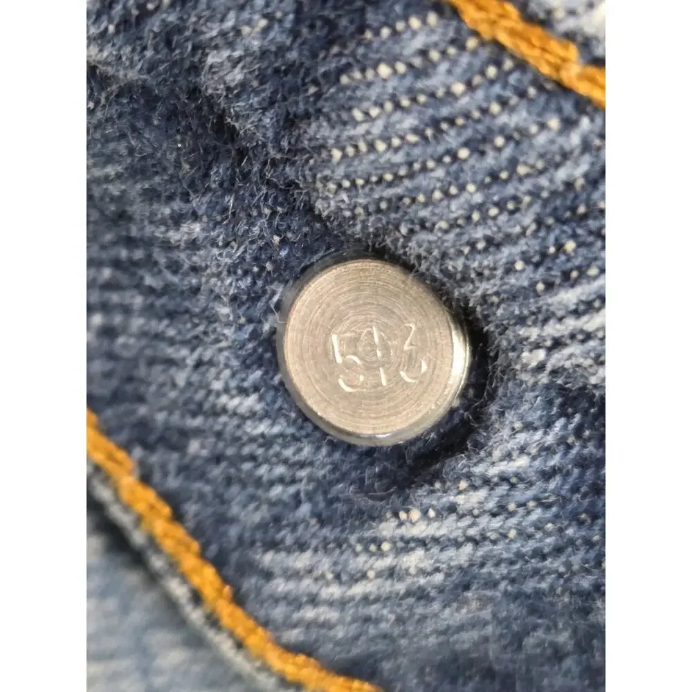 Levis product distressed