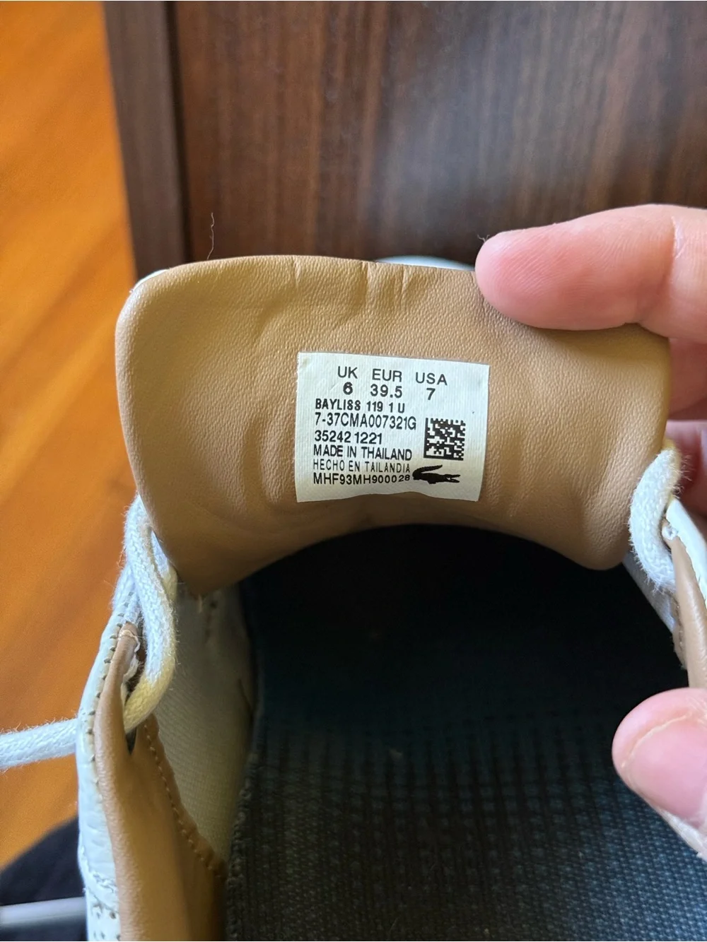 Lacoste low top