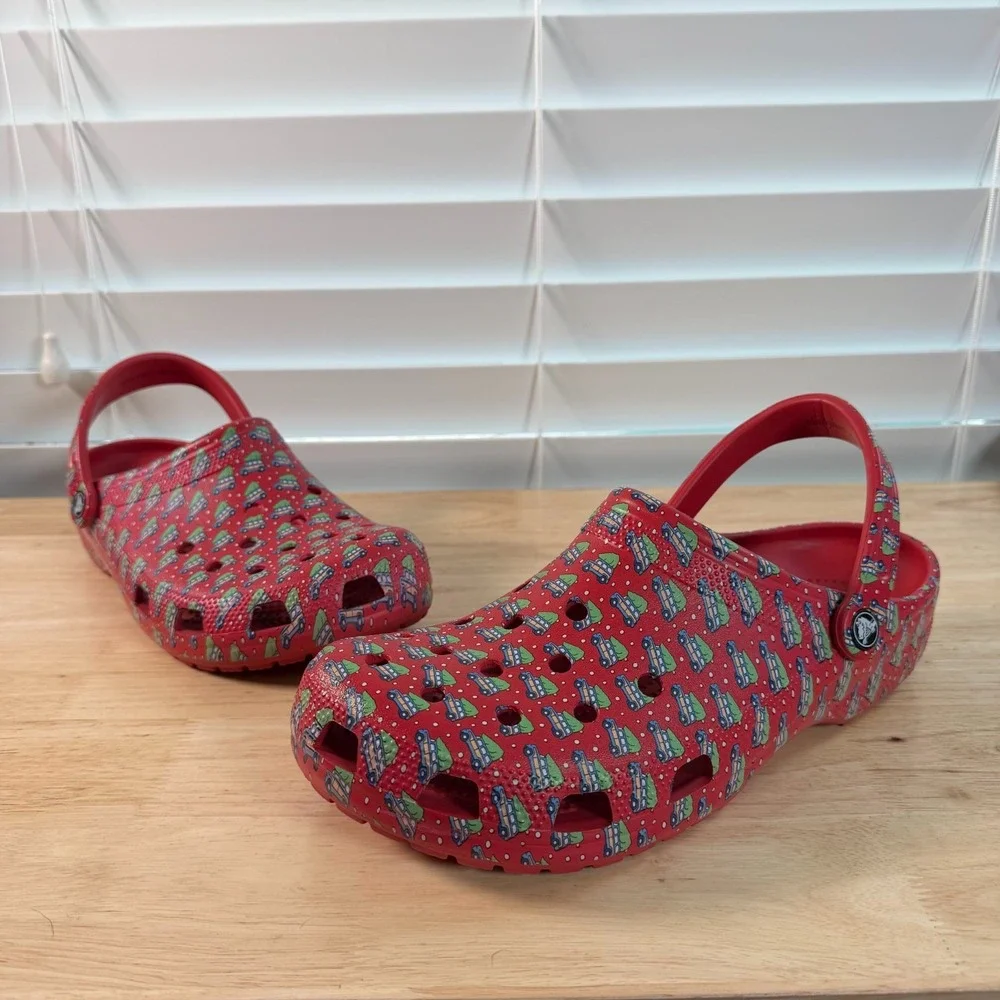 Crocs Vineyard Vines x Clogs Men's Red Christmas Tree Car Print Slip-On  - 11