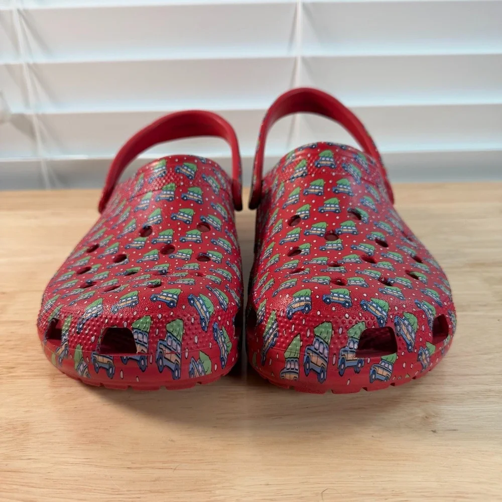 CROCS vineyard vines
