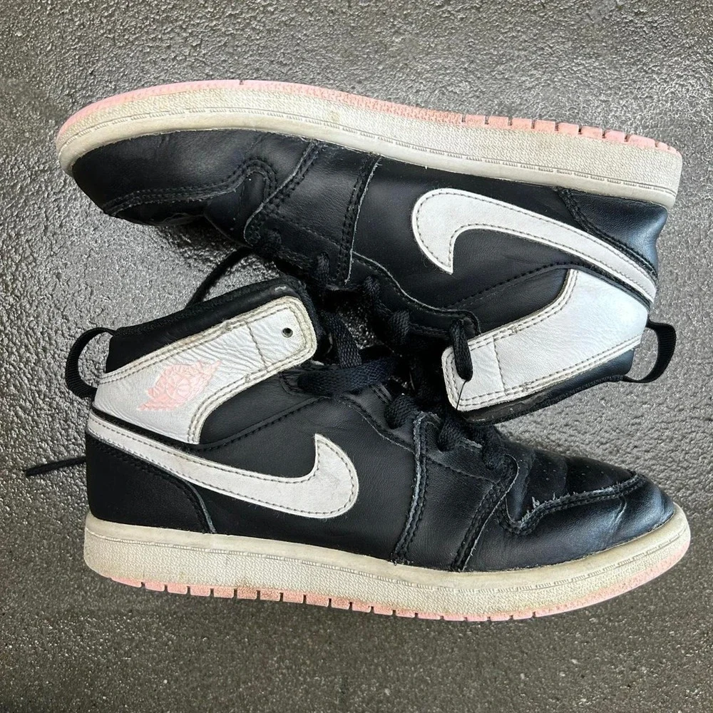 Jordan 1‎ Mid Arctic Pink Black Size 2.5 Youth Women's 4 Sneaker