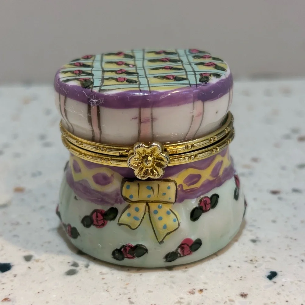 N/A charming porcelain