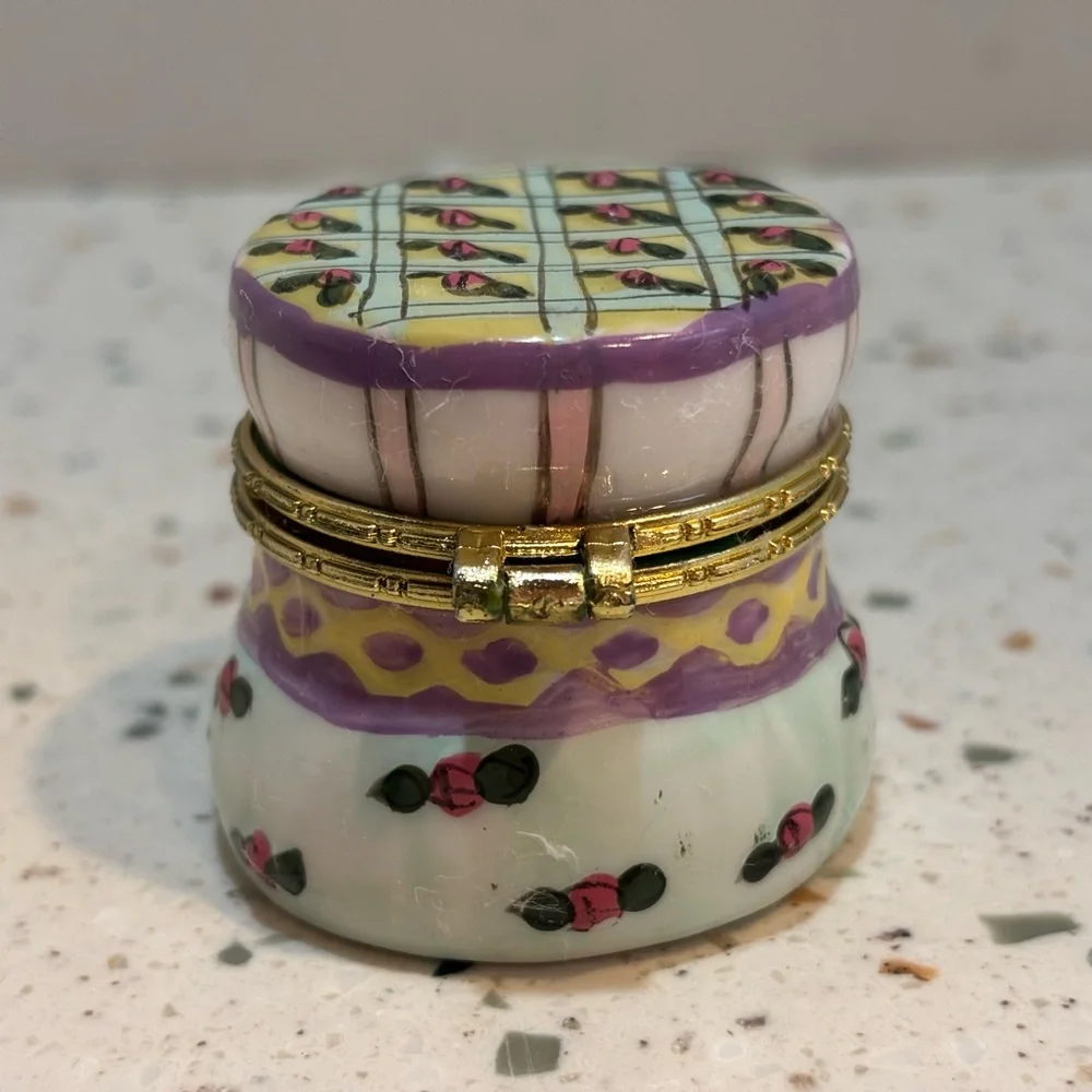 N/A charming porcelain