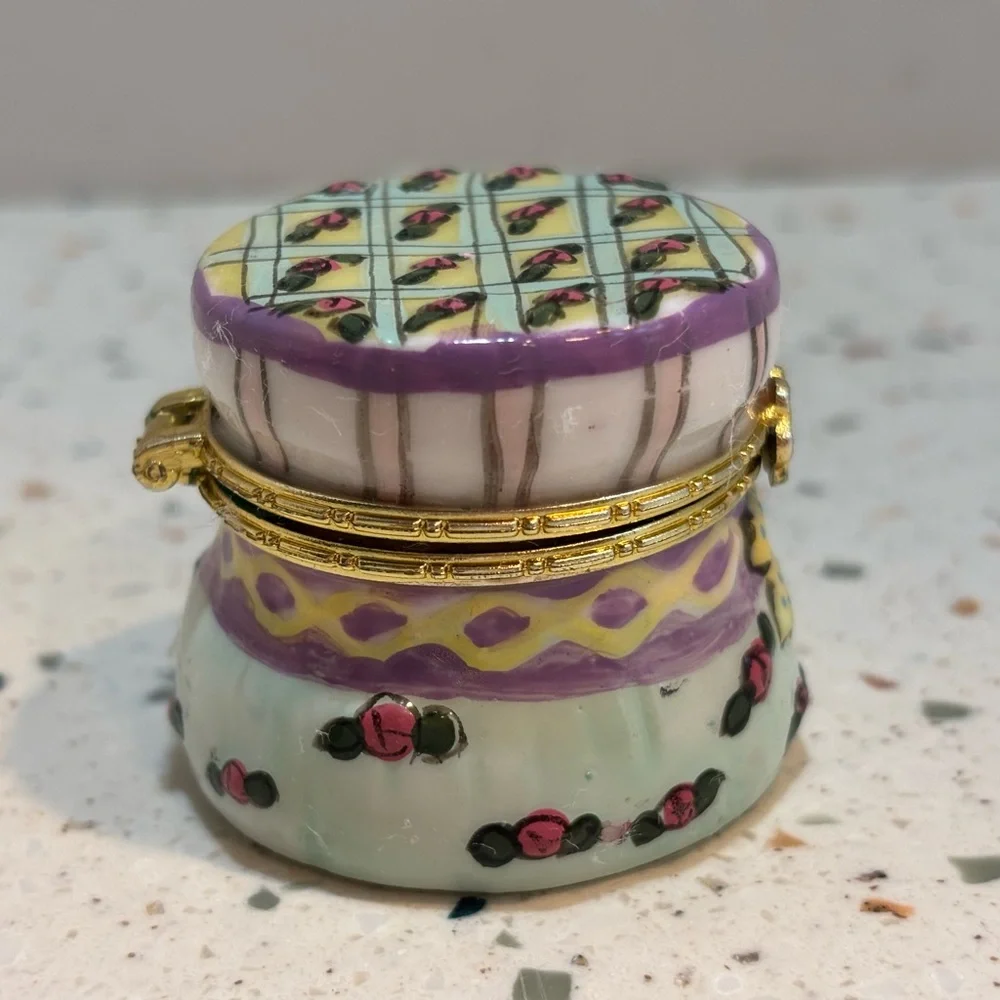N/A charming porcelain