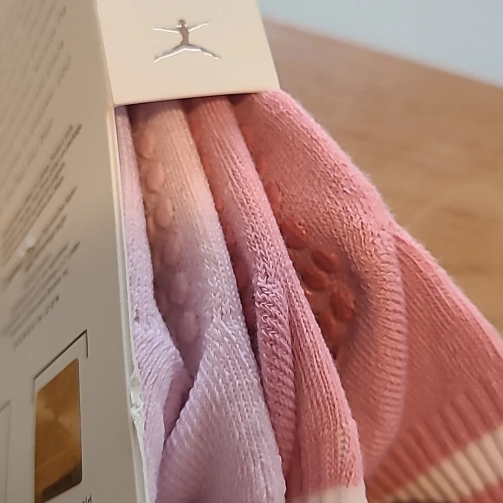 Danskin crew socks