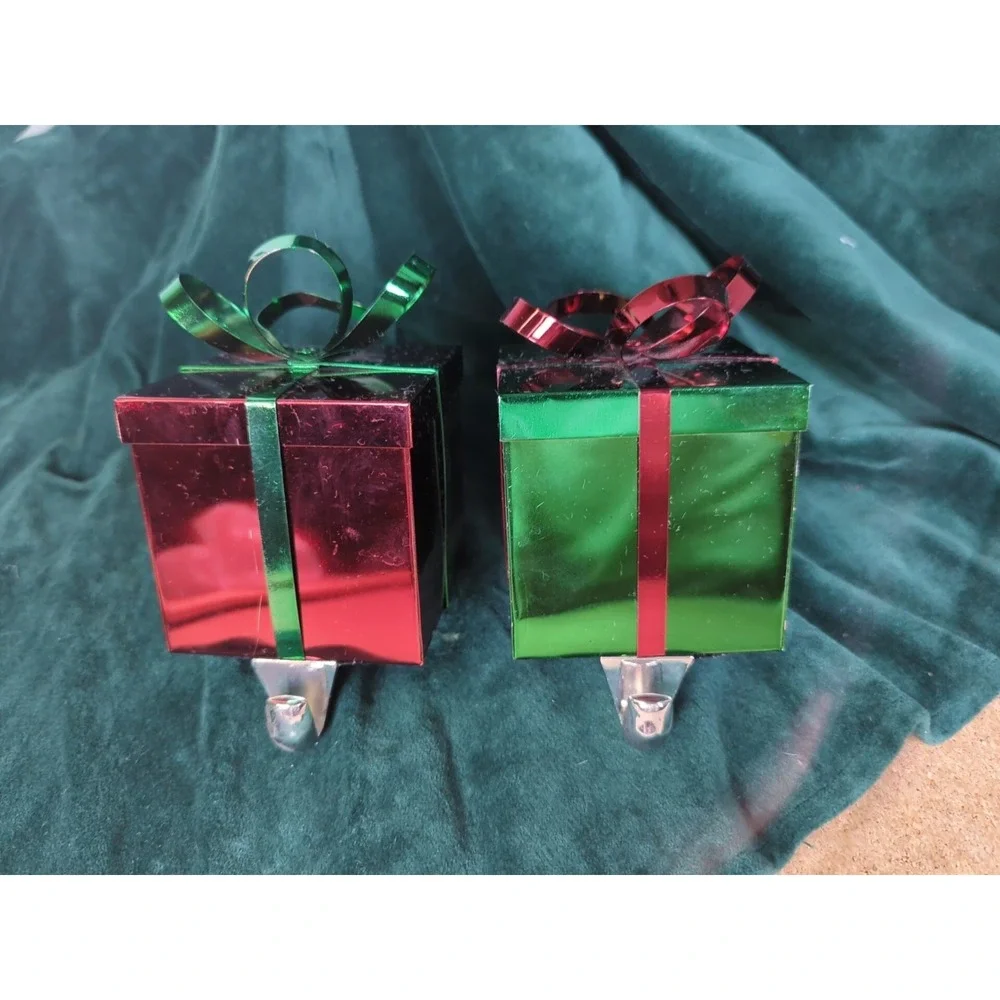 Metal Gift Boxes, Christmas Stocking Hangers, Red and green, set of two