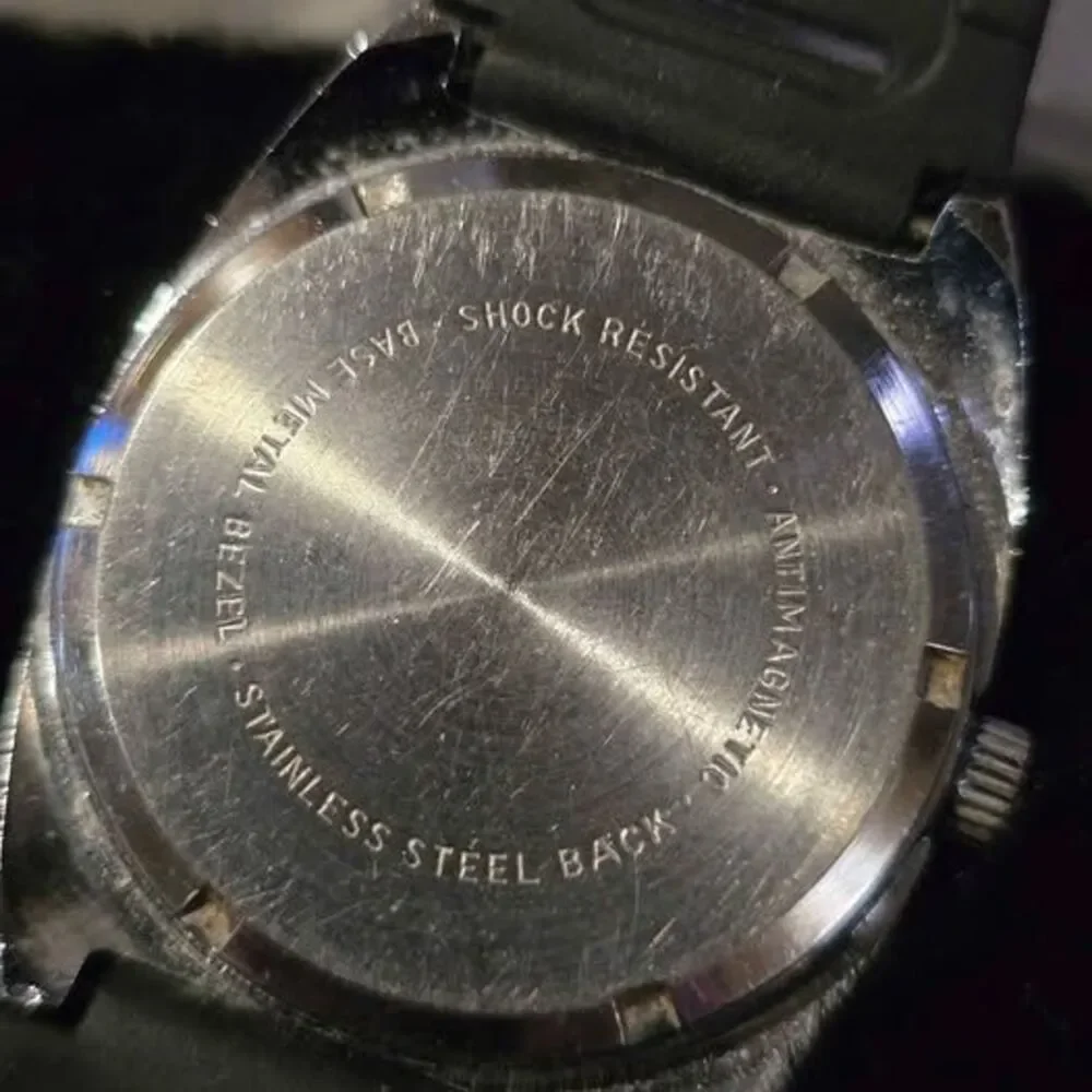 Wesclock stunning black