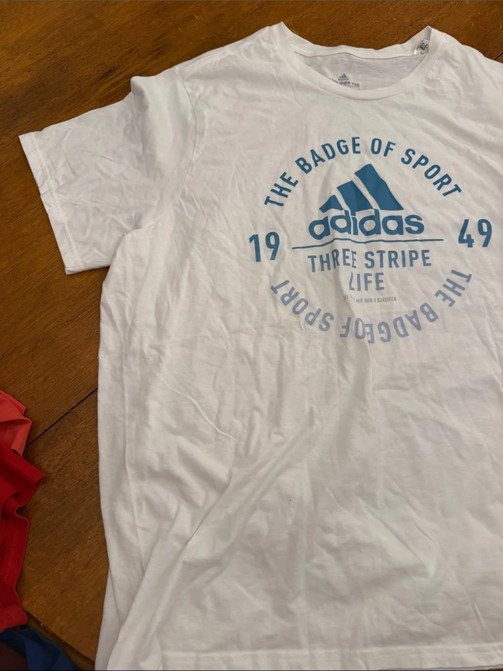adidas White Tee with Blue Badge Graphic xxl