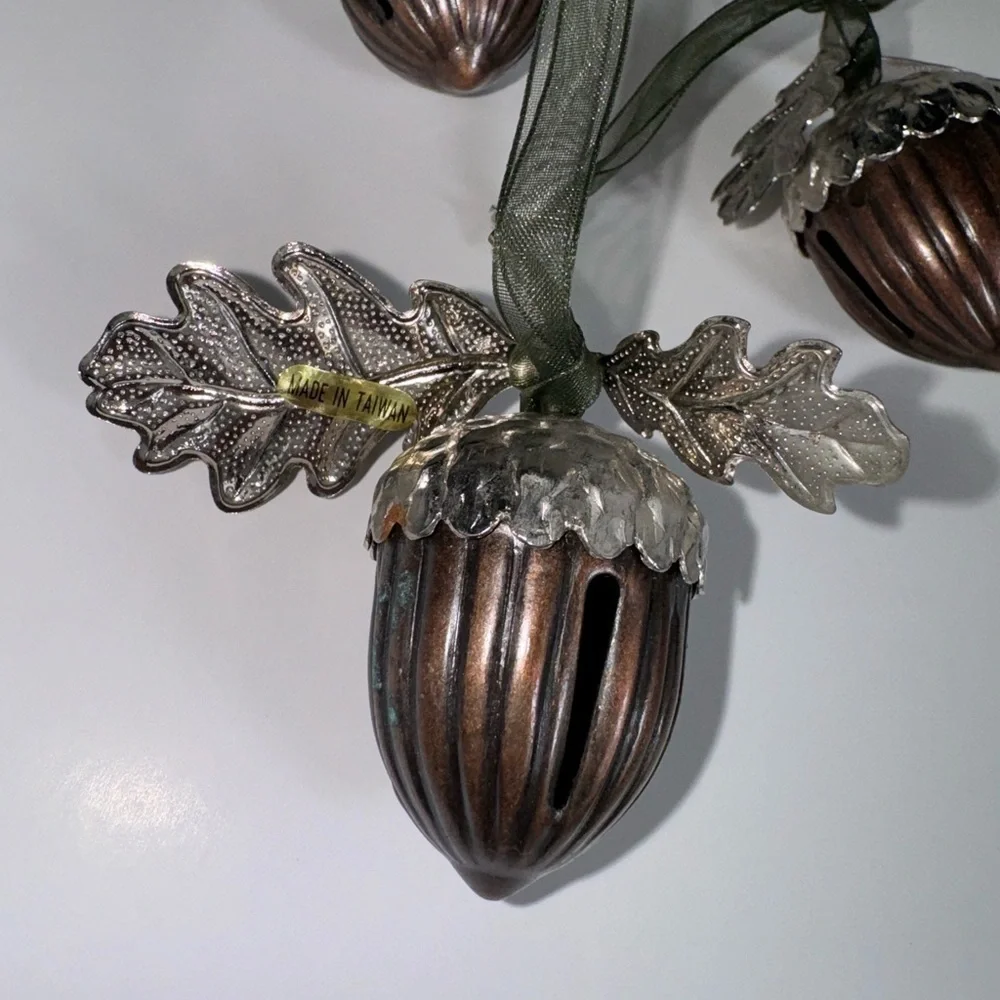 N/A vintage acorn