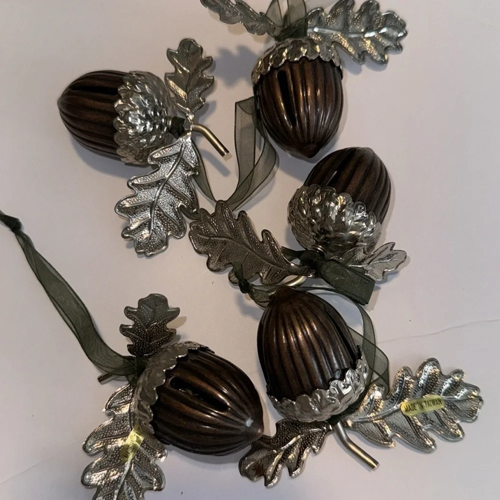 N/A vintage acorn