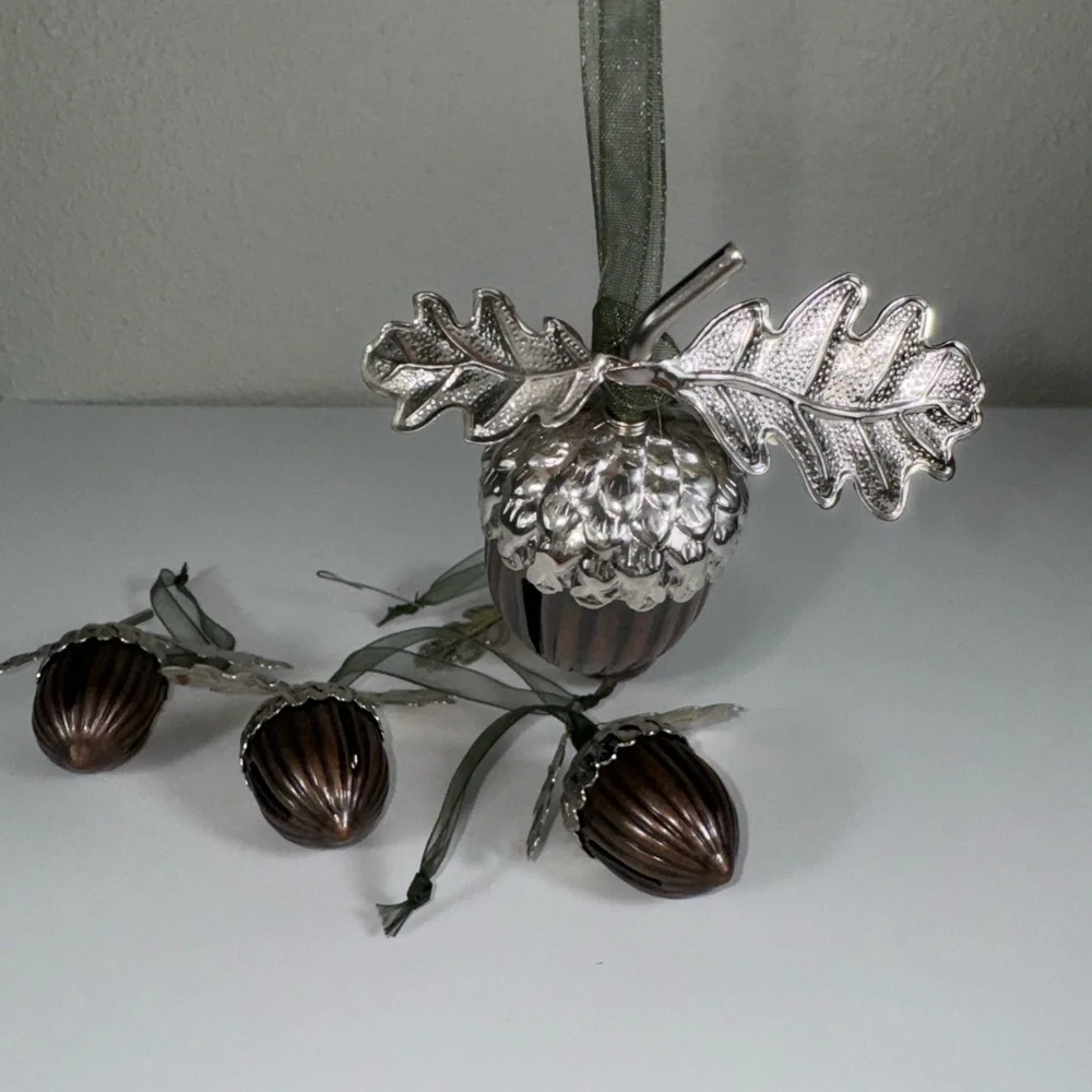 N/A vintage acorn