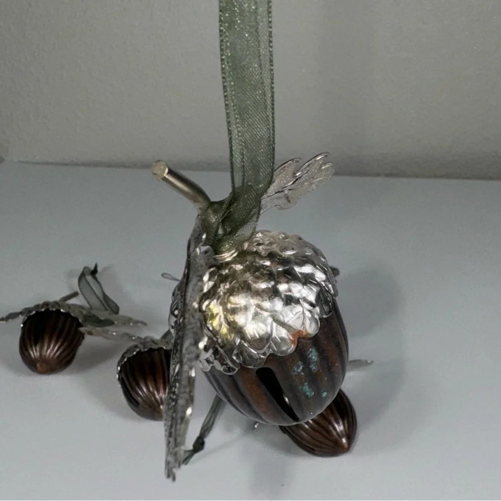 N/A vintage acorn