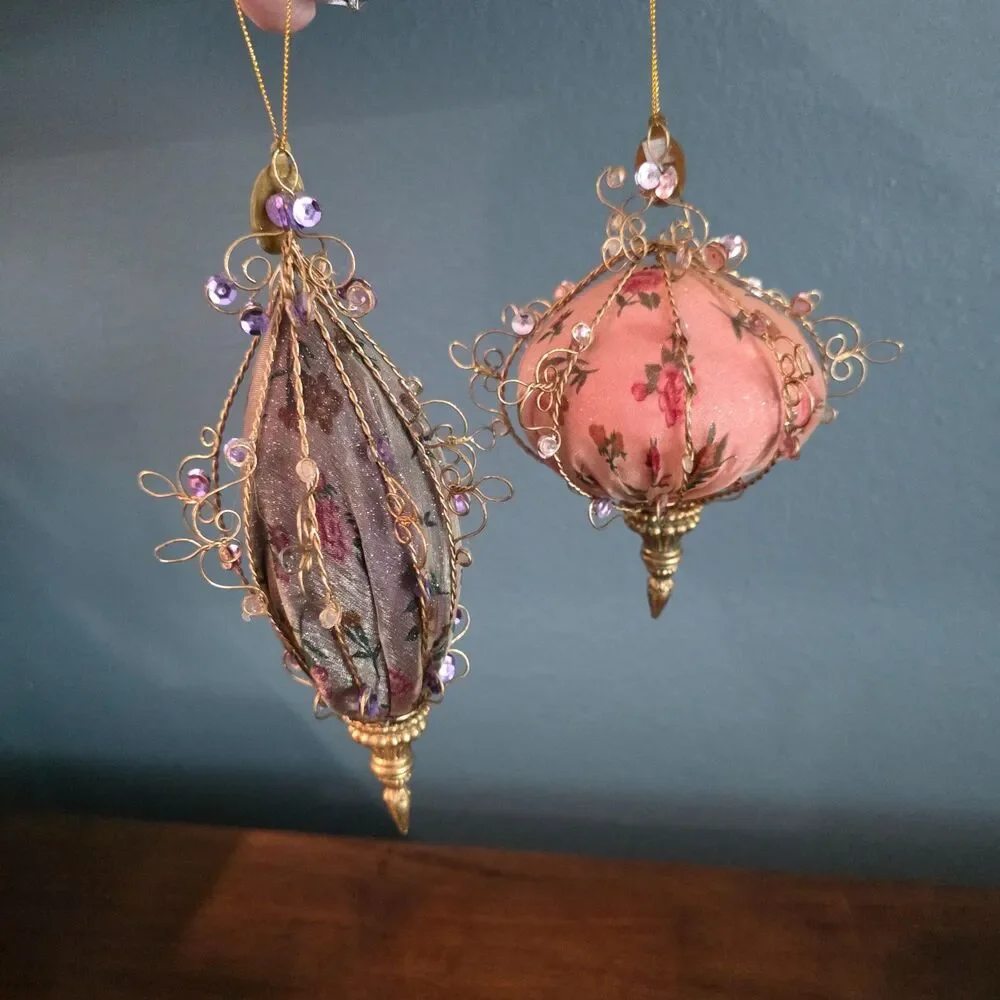 2 Vintage Victorian Wired Finial Floral Ornaments Katherine’s Collection Gold