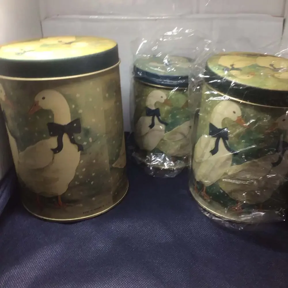 Unbranded canisters metal set