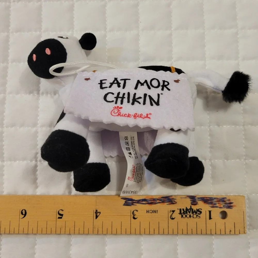 Chick-fil-A Cow Plush Toy Ornament Limited Edition Eat‎ Mor Chikin Collectible