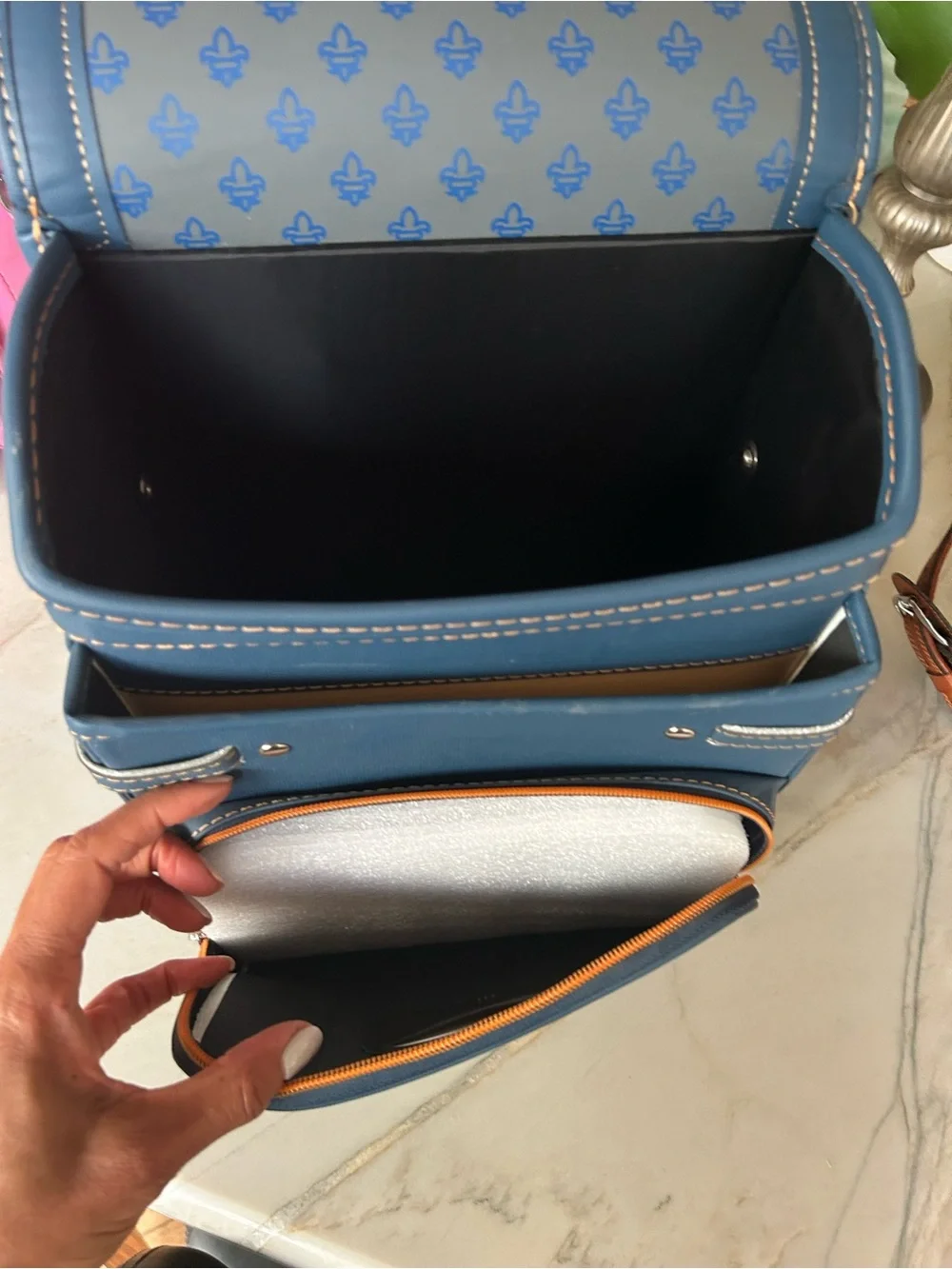 NWOT Classic JapaneseRadoseru Blue Structured Crossbody Bag with Fleur Accent