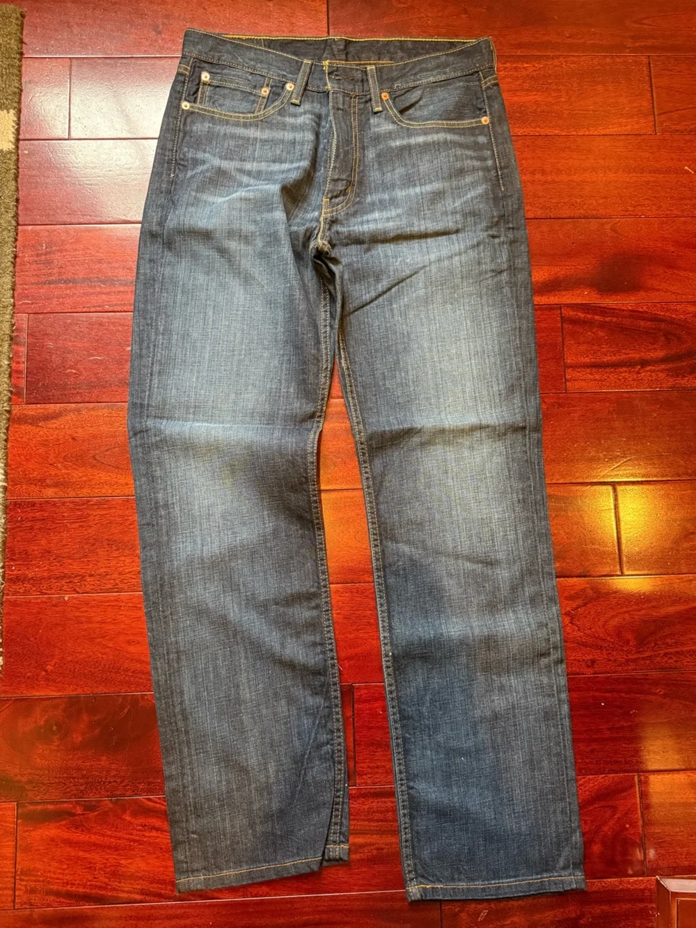 Levi's Slim Straight Jeans in Medium Blue Wash