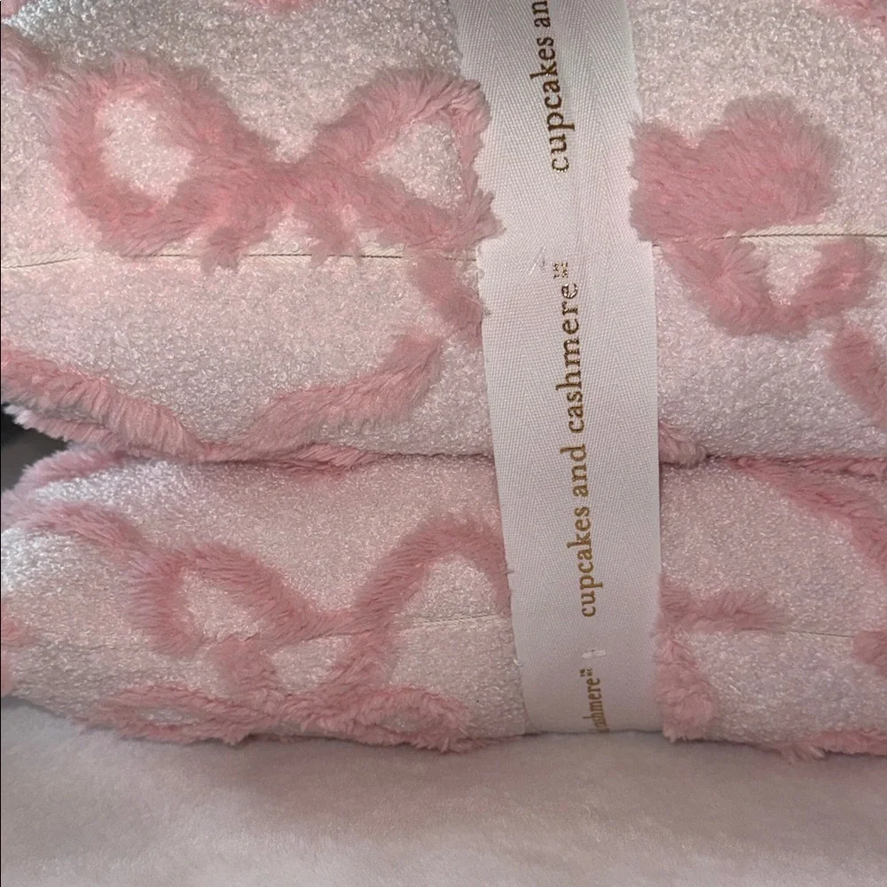 cupcakes & cashmere soft inviting